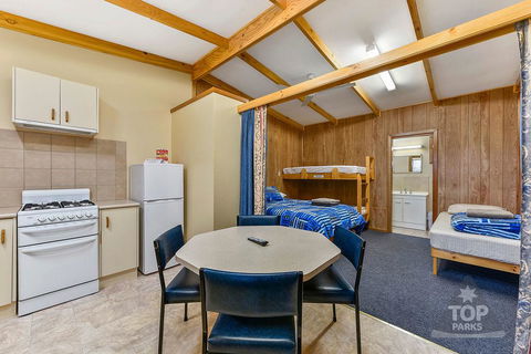 Millicent Hillview Caravan Park - C Tourism 18
