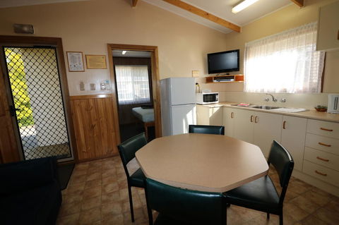Millicent Hillview Caravan Park - C Tourism 33