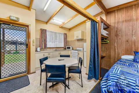 Millicent Hillview Caravan Park - C Tourism 19