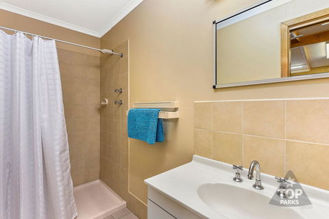 Millicent Hillview Caravan Park - C Tourism 17