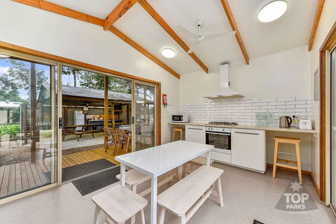 Millicent Hillview Caravan Park - C Tourism 21