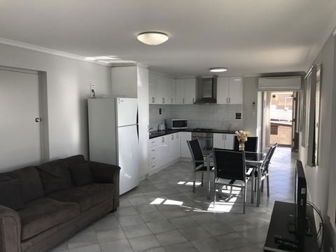 Beachside & Jetty View Apartment 6 - Captain\'s Apt - C Tourism 17