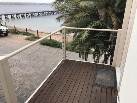 Beachside & Jetty View Apartment 6 - Captain\'s Apt - C Tourism 10