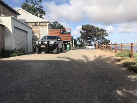 Beachside & Jetty View Apartment 6 - Captain\'s Apt - C Tourism 8