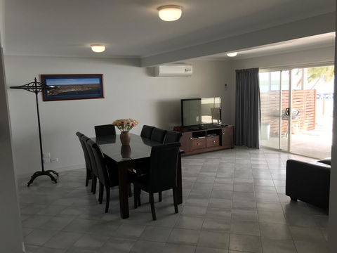 Beachside & Jetty View Apartment 6 - Captain\'s Apt - C Tourism 27
