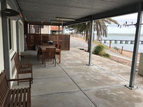 Beachside & Jetty View Apartment 6 - Captain\'s Apt - C Tourism 37