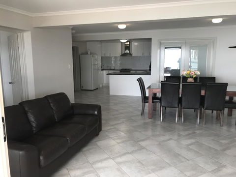Beachside & Jetty View Apartment 6 - Captain\'s Apt - C Tourism 32
