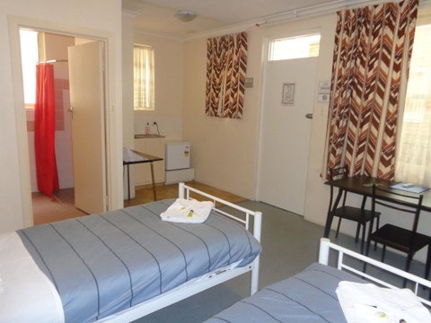 Adelaide Backpackers And Travellers Inn - C Tourism 27