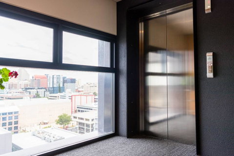 Modern 2 Bedroom+WIFI/Netflix/Parking+Great Views! - C Tourism 10