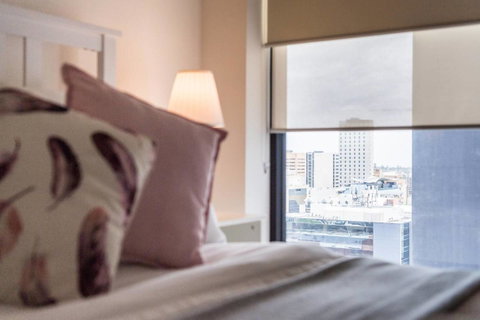 Modern 2 Bedroom+WIFI/Netflix/Parking+Great Views! - C Tourism 5
