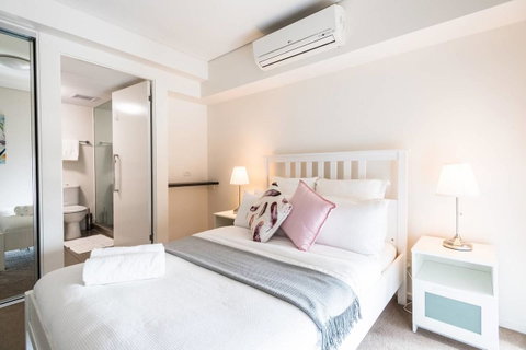 Modern 2 Bedroom+WIFI/Netflix/Parking+Great Views! - C Tourism 15