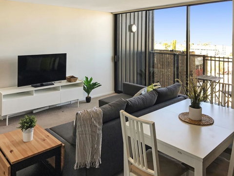 Modern 2 Bedroom+WIFI/Netflix/Parking+Great Views! - C Tourism 42