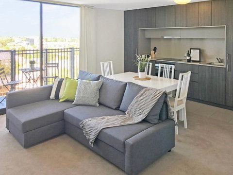 Modern 2 Bedroom+WIFI/Netflix/Parking+Great Views! - C Tourism 44