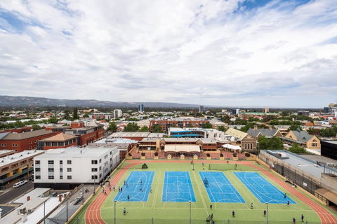 Modern 2 Bedroom+WIFI/Netflix/Parking+Great Views! - C Tourism 24