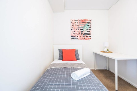 Modern 2 Bedroom+WIFI/Netflix/Parking+Great Views! - C Tourism 23