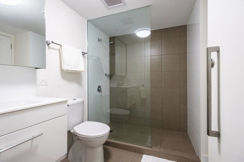 Modern 2 Bedroom+WIFI/Netflix/Parking+Great Views! - C Tourism 22