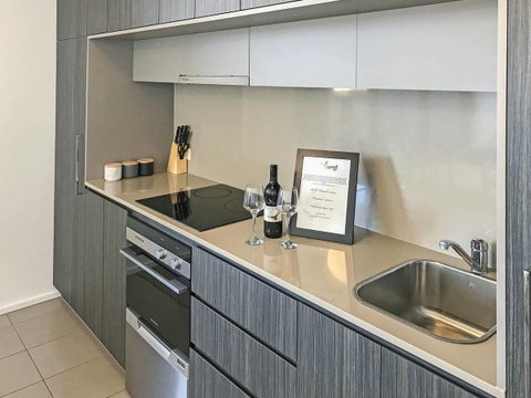 Modern 2 Bedroom+WIFI/Netflix/Parking+Great Views! - C Tourism 37