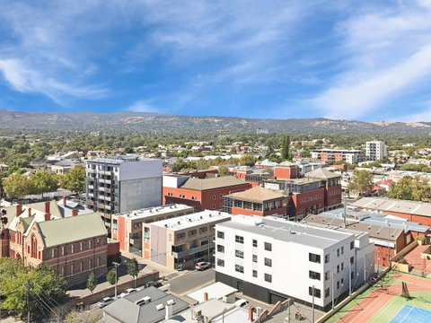 Modern 2 Bedroom+WIFI/Netflix/Parking+Great Views! - C Tourism 34