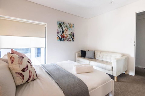 Modern 2 Bedroom+WIFI/Netflix/Parking+Great Views! - C Tourism 25