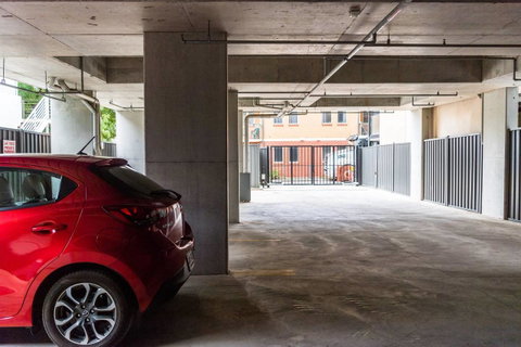 Modern 2 Bedroom+WIFI/Netflix/Parking+Great Views! - C Tourism 19