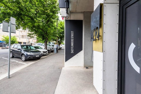 Modern 2 Bedroom+WIFI/Netflix/Parking+Great Views! - C Tourism 21