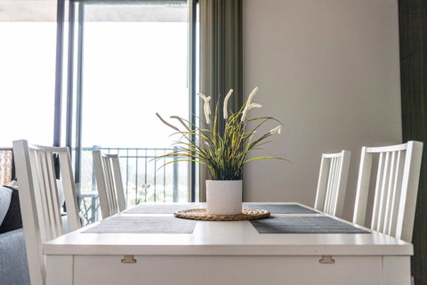 Modern 2 Bedroom+WIFI/Netflix/Parking+Great Views! - C Tourism 30