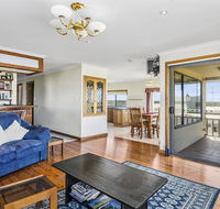 Rocks Retreat House with Sea Views - C Tourism