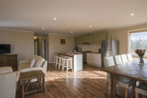 Flinders Bush Retreats - C Tourism 24