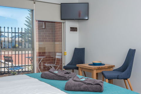 Jurien Bay Motel Apartments - C Tourism 8