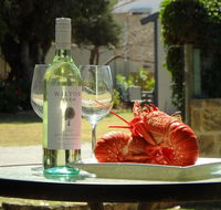Lazy Lobster Holiday Units  Chalets - C Tourism