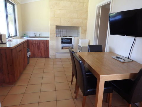 Lazy Lobster Holiday Units & Chalets - C Tourism 4