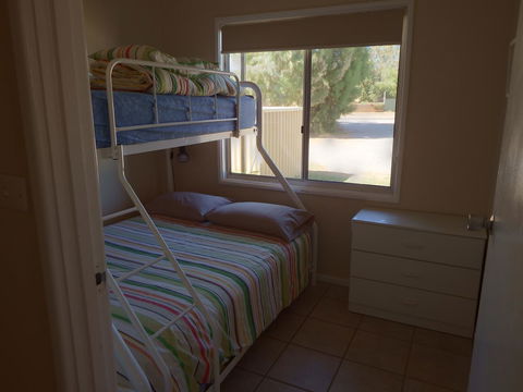 Lazy Lobster Holiday Units & Chalets - C Tourism 22