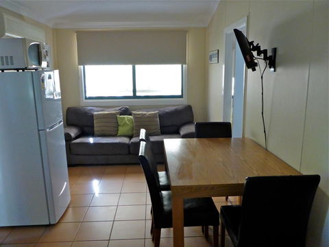 Lazy Lobster Holiday Units & Chalets - C Tourism 29