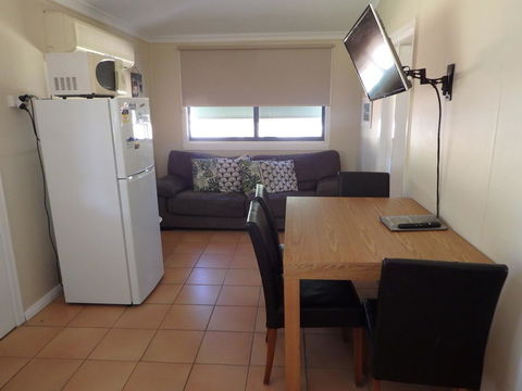 Lazy Lobster Holiday Units & Chalets - C Tourism 5