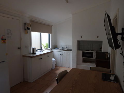 Lazy Lobster Holiday Units & Chalets - C Tourism 16