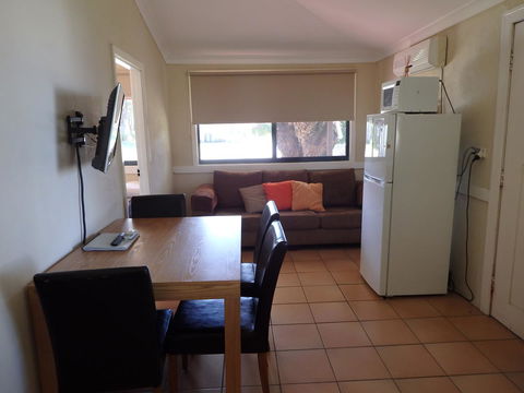 Lazy Lobster Holiday Units & Chalets - C Tourism 3