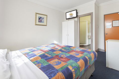 The Emperors Crown Hostel - C Tourism 23