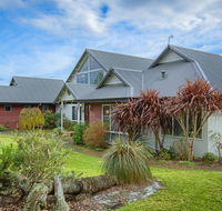 Glenelg on King Bed  Breakfast - C Tourism