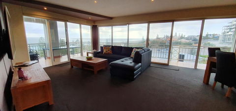 Ocean View-breath Taking Views, Amazing Facilities - C Tourism 11