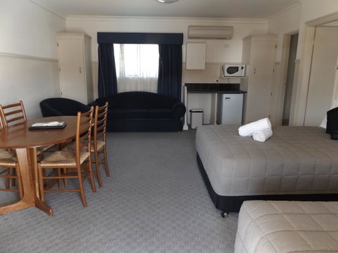 Ben Chifley Motor Inn - C Tourism 24