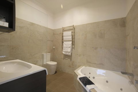 Romanz In The Valley (Luxury B&B) - C Tourism 4