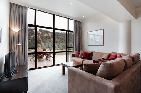 Lantern 1 Bedroom Balcony With Panoramic View - C Tourism 7