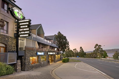 Banjo Paterson Inn - C Tourism 0