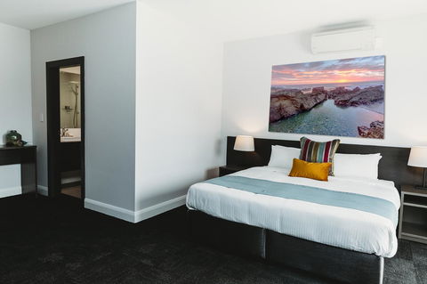 Coniston Hotel Wollongong - C Tourism 2