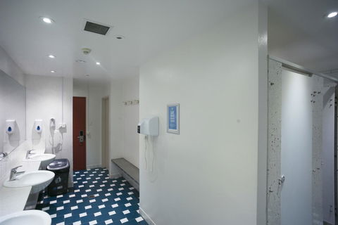 YHA Sydney Central - C Tourism 7