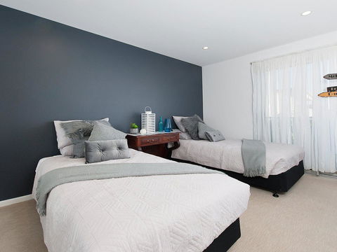 Blue View @ Fingal Bay - C Tourism 26