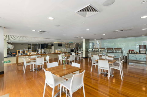 Quality Suites Pioneer Sands - C Tourism 7