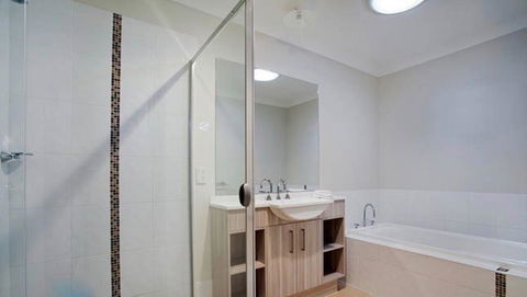 Jindabyne Executive - C Tourism 7