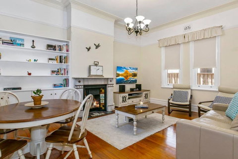 Oversized 2 Bedroom Manly Beach House - C Tourism 0