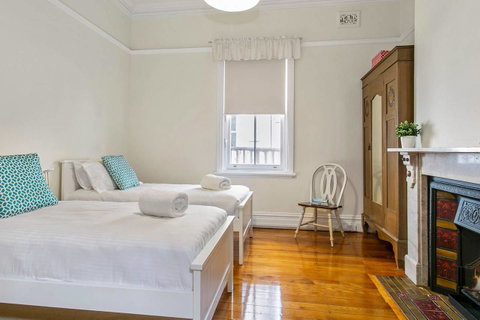 Oversized 2 Bedroom Manly Beach House - C Tourism 5